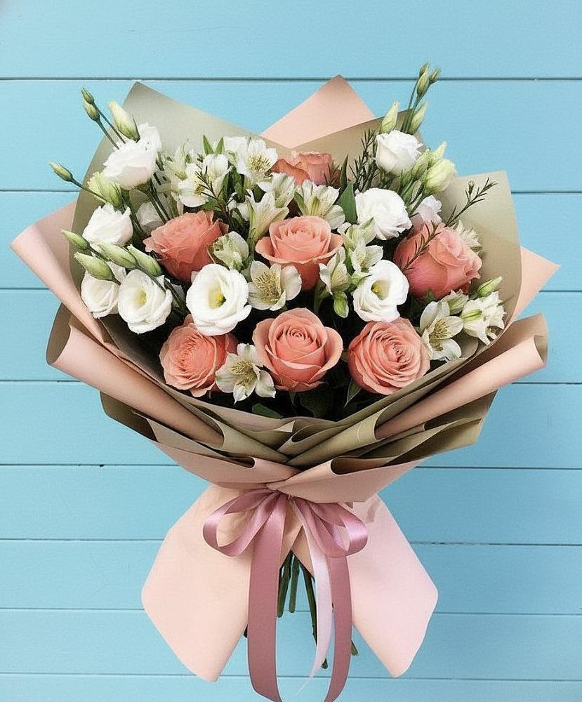 Букет цветов из: Розы, Альстромерии и Лизиантусы в Ряжске
