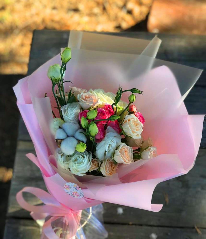 Букет цветов из: Розы и Лизиантусы в Ряжске