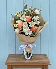 Букет цветов из:  Альстромерии, Лизиантусы, Розы и Хризантемы в Ряжске