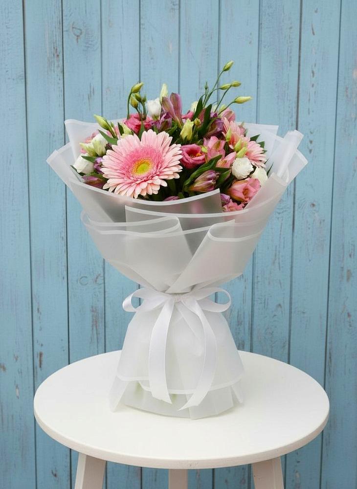 Букет цветов из: Герберы, Альстромерии и Лизиантусы в Ряжске