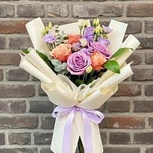 Букет цветов из:  Лизиантусы и Розы в Ряжске