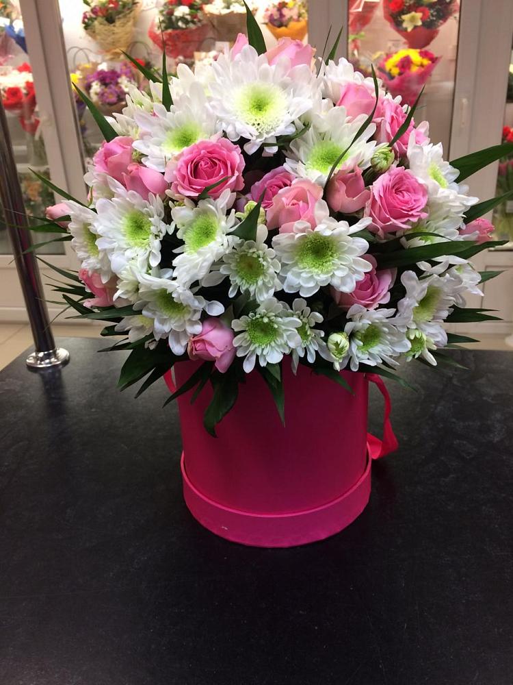 Цветочная композиция из Розы и Хризантемы в шляпной коробке в Ряжске