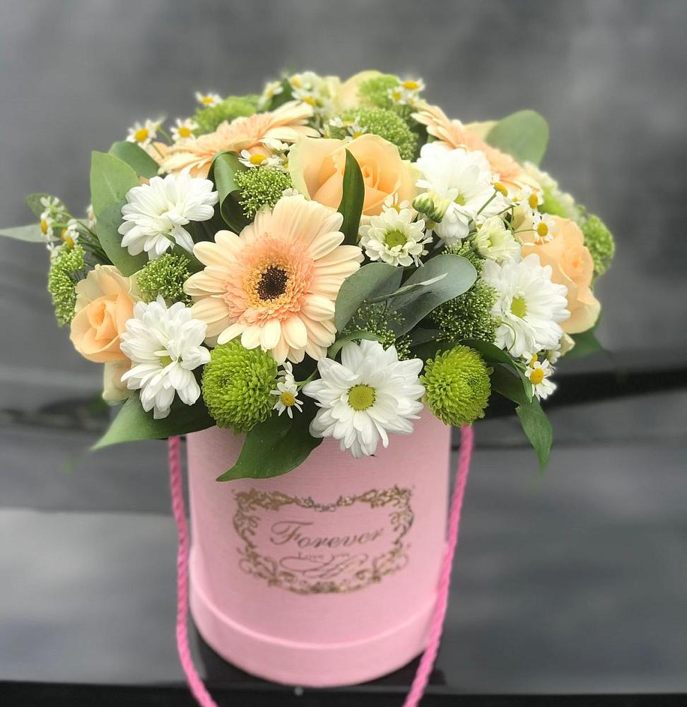 Цветочная композиция из Розы, Герберы и Хризантемы в шляпной коробке в Ряжске