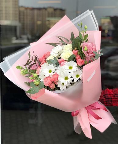 Букет цветов из: Розы, Лизиантусы и Хризантемы в Ряжске