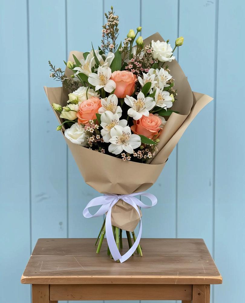 Букет цветов из: Альстромерии, Лизиантусы, Розы и Хризантемы в Ряжске